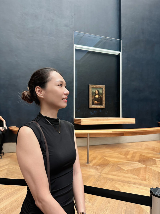 Musée du Louvre: A Parisian Dream! 🏛️🌟