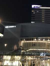 【東京　武蔵小金井駅南口エリア　光と音楽の宮地楽器ホールと緑溢れる緑地公園、庭園、アートスポット、食を巡る】