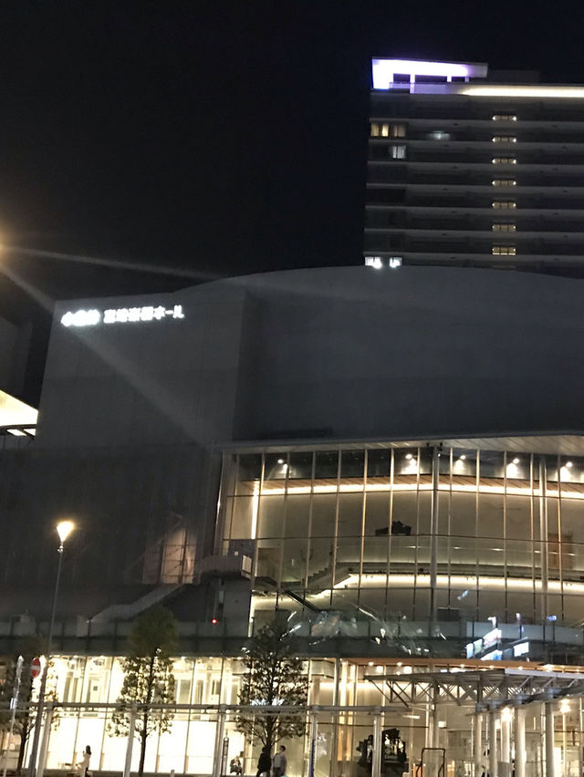 【東京　武蔵小金井駅南口エリア　光と音楽の宮地楽器ホールと緑溢れる緑地公園、庭園、アートスポット、食を巡る】