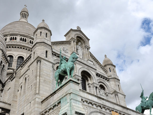 【モンマルトルの丘とサクレ・クール寺院の絶景⛪】