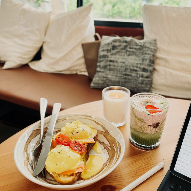 Cozy Conversations at Jills Cafe