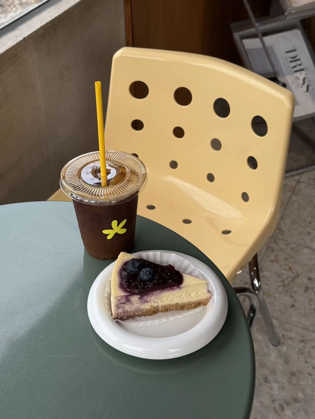 🌼Thong-urai cafe (ทองอุไร คาเฟ่) คาเฟ่ย่านสวนดอก