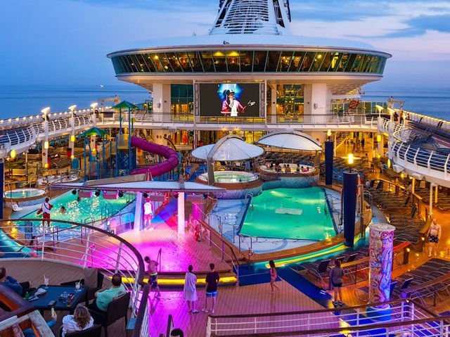 Carnival Freedom: The Ship That’s Basically a Floating Beach Party 🏖️🍦