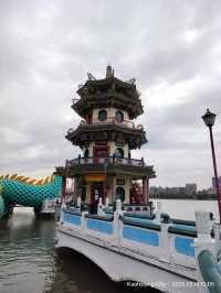 เยี่ยมชมศาลาฤดูใบไม้ผลิและฤดูใบไม้ร่วง