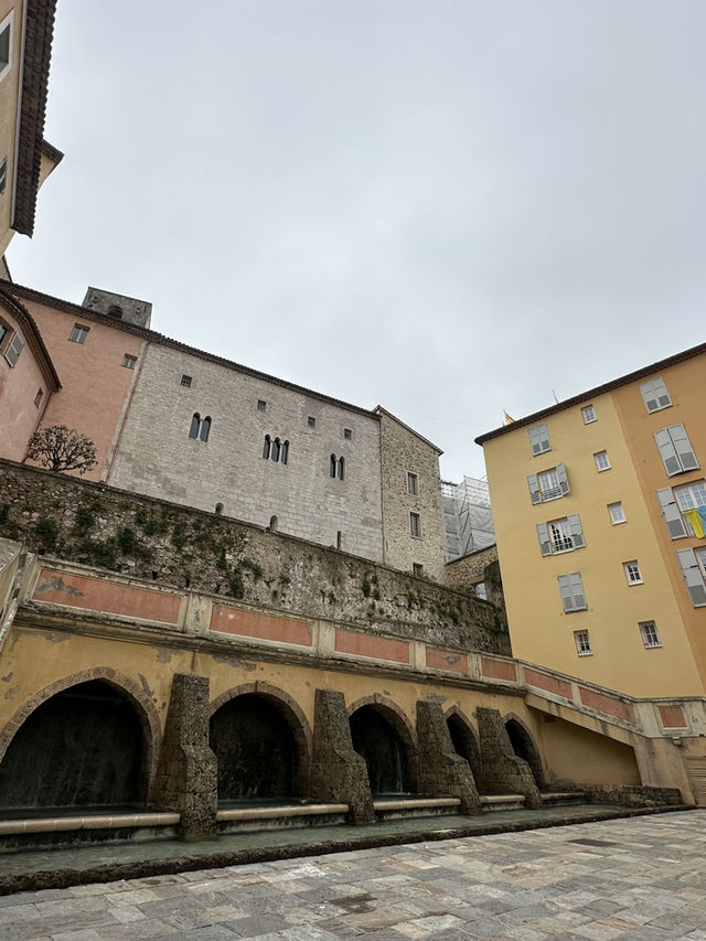 กราซ (Grasse) เมืองน้ำหอม