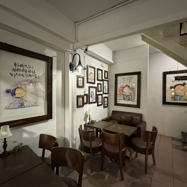 Khing Cafe: A Charming Family Affair Where Every Detail Tells a Story  First Impressions: A Warm Inv