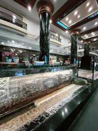 Grand Elegance Awaits: Luxurious Stay Beneath Marble Heights 
