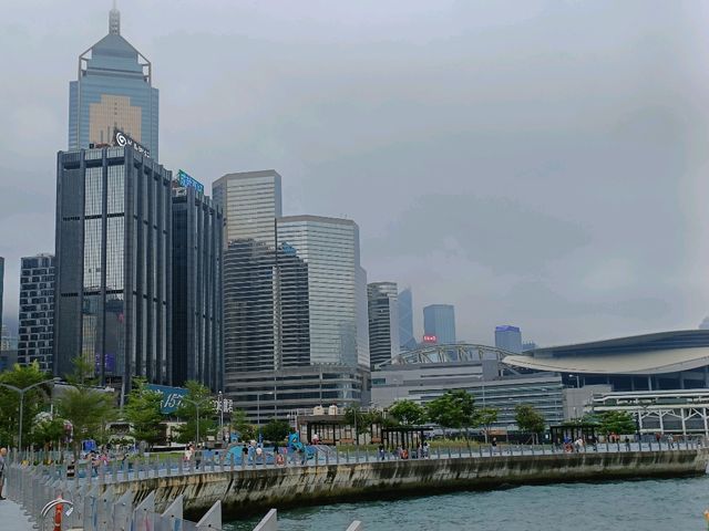 遠眺中環廣場，城市精神的映照。
