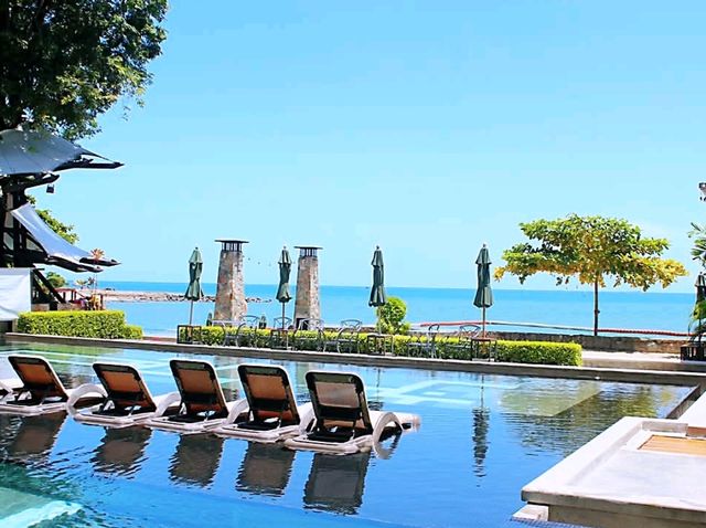 Pattaya Modus Beachfront Resort ติดหาดวงศ์อมาตย์ 