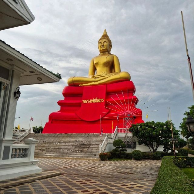 สักการะหลวงพ่อโสธรและหลวงพ่อโตองค์ใหญ่