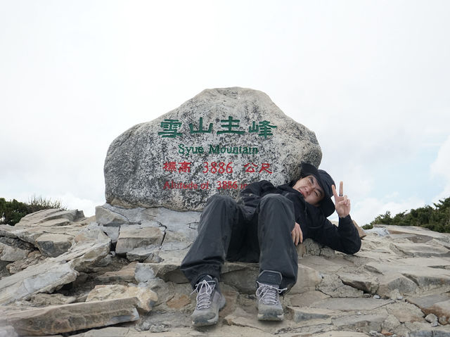 雪山主東峰下翠池
