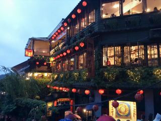 Strolling through Jiufen Market