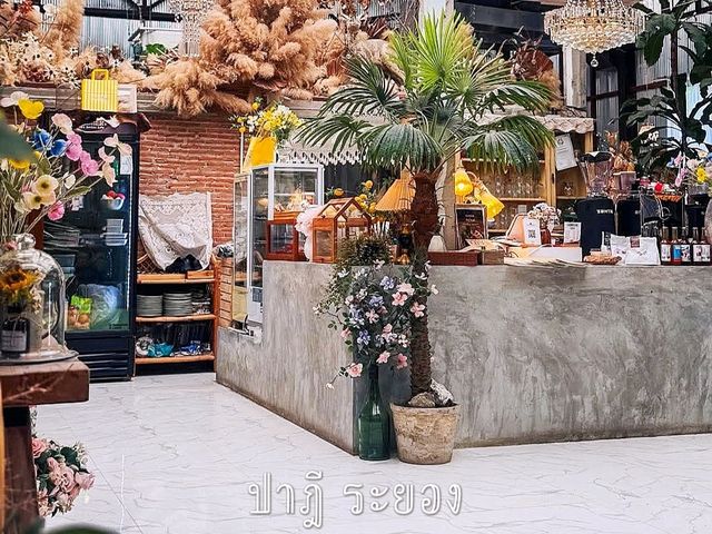 ร้านปาฎี ตกแต่งที่อบอุ่นและทันสมัยเข้ากับบรรยากาศ