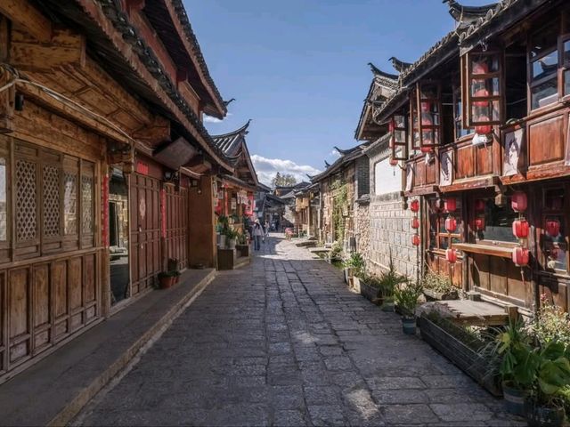Strolling Through Shuhe Ancient Town