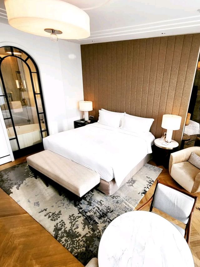🇮🇩🌟 Jakarta Dreams: Sleep, Splash & Shine at The Langham! 🏙️💫