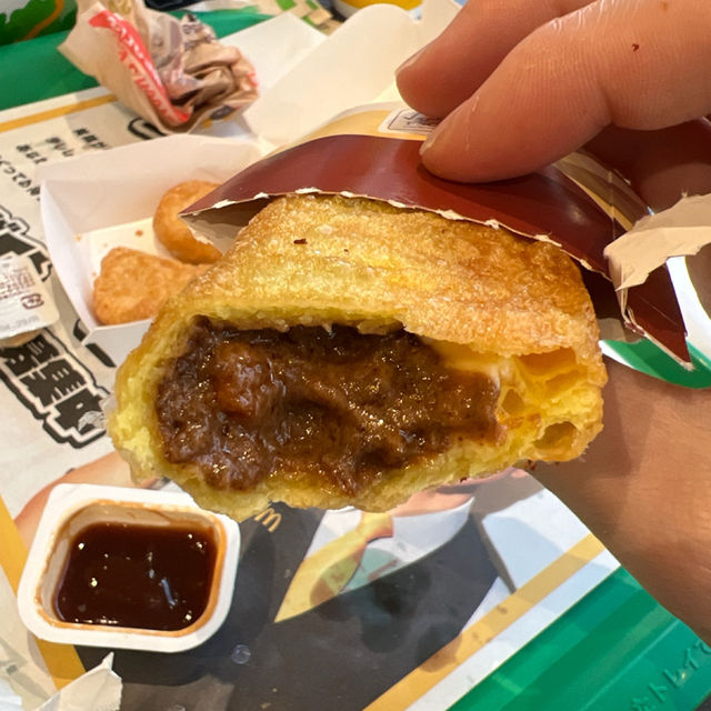 🥞 鬆餅堡初體驗｜沖繩那霸小祿麥當勞早晨觀察記