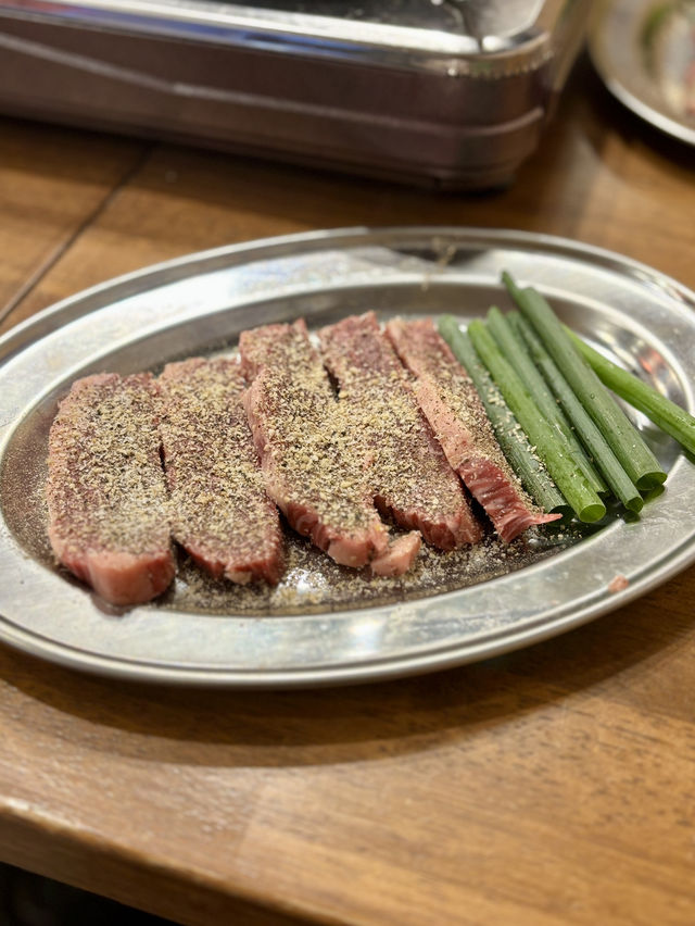【大阪・天満】コスパと肉料理が自慢の居酒屋「ホルモン酒場 伝助 天満2号店」