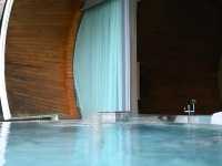 Crest  Pool Villas Phuket พูลวิลล่าวิวพาโนรามา