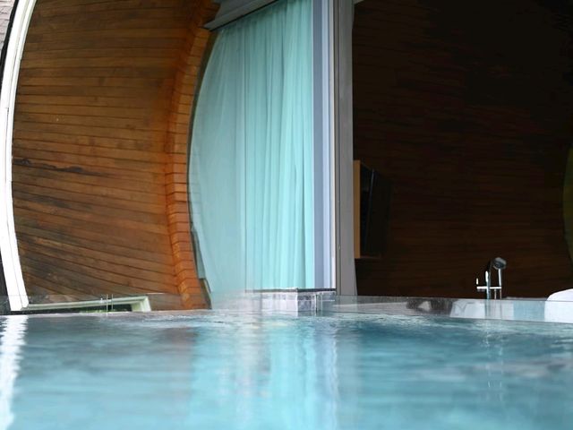Crest  Pool Villas Phuket พูลวิลล่าวิวพาโนรามา