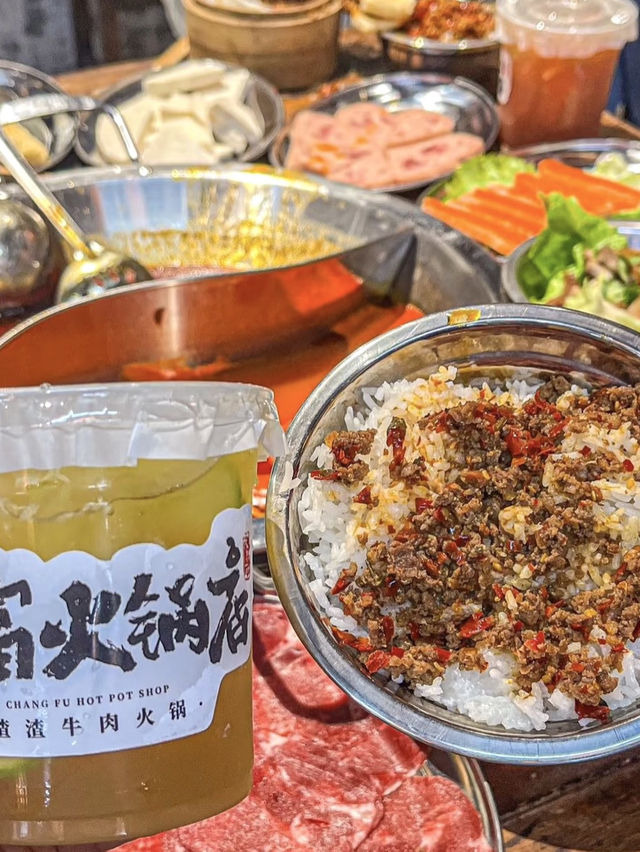 被這家爆火渣渣火鍋香到了 💕 確實是最下飯的市井火鍋
