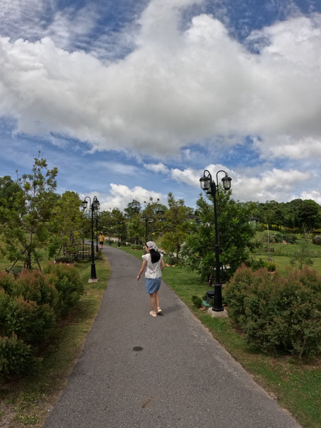 The chalet cafe' คาเฟ่กลางหุบเขา