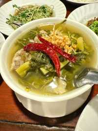 🌟 “ต๋อง เต็ม โต๊ะ” ตำนานร้านอาหารเหนือชื่อดัง