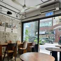 Old‑Meets‑New Coffee & Porcelain Nostalgia – My Visit to Halfway Coffee, Hong Kong