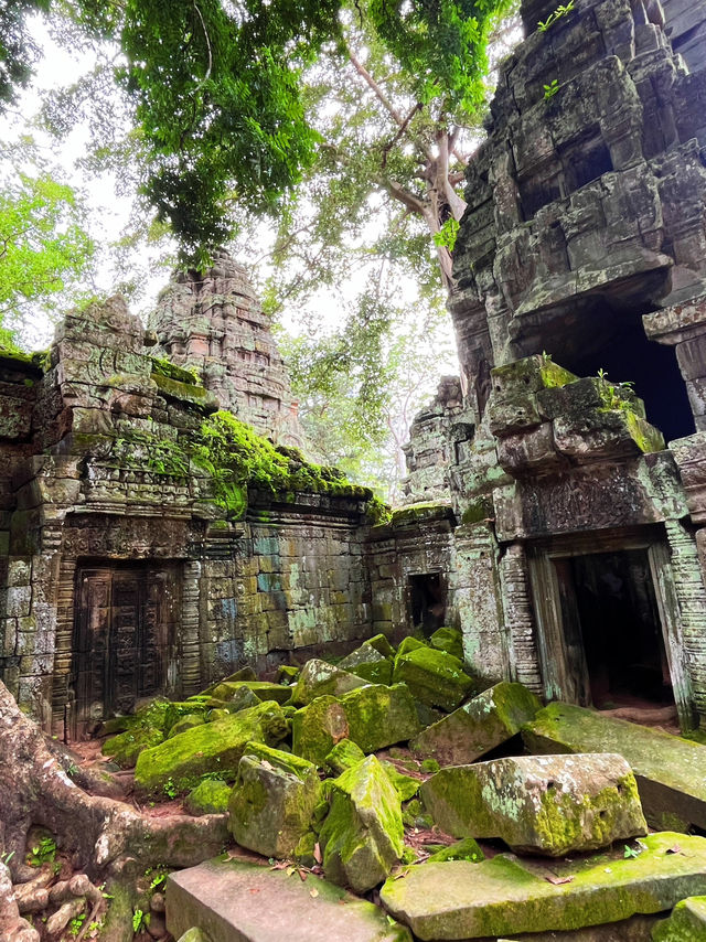 🛕 Phnom Bakheng – Sunset Above the Temples of Time 🌄