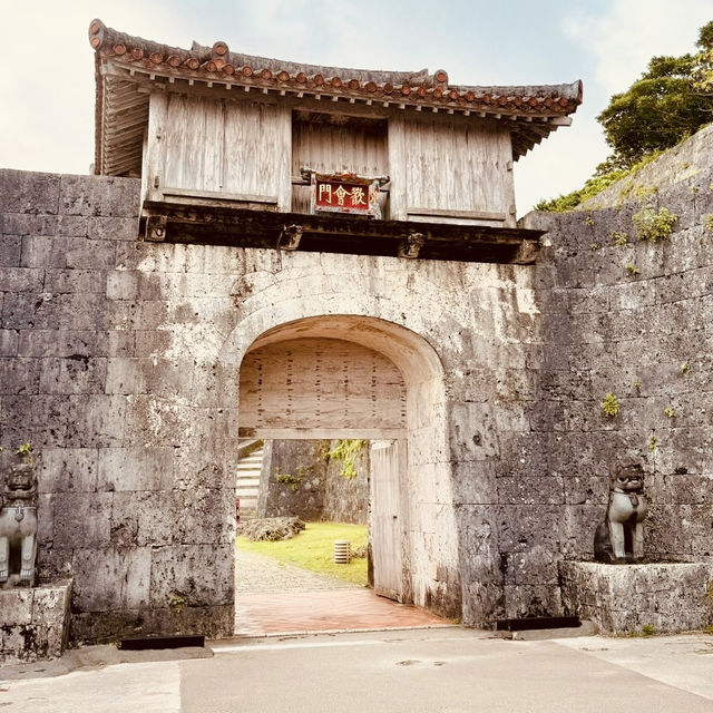 Shuri Castle: A Solo Traveler’s Journey Through Ryukyu Kingdom Splendor"** 🏯🌺