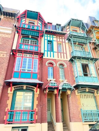 🌊🎨 Mers-les-Bains: A Seaside Jewel with Belle Époque Flair