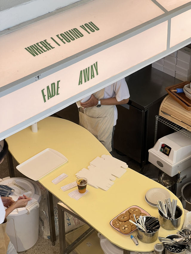 คาเฟ่ เปิดใหม่ บางแสน Fade away คาเฟ่ เปิดใหม่ บางแสน Fade away