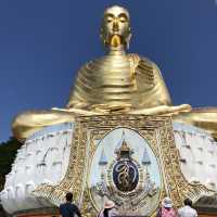 พระมหาธาตุเจดีย์ภักดีประกาศ เช็คอินคู่ทะเลบ้านกรูด