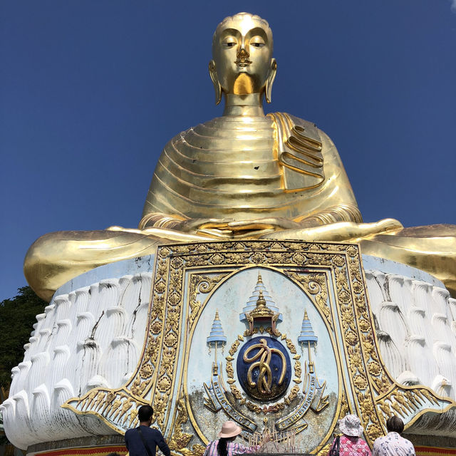 พระมหาธาตุเจดีย์ภักดีประกาศ เช็คอินคู่ทะเลบ้านกรูด