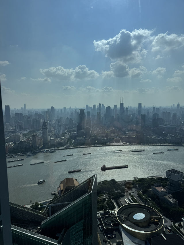 上海浦東麗思卡爾頓酒店 52 樓下午茶，高空之上的優雅食光