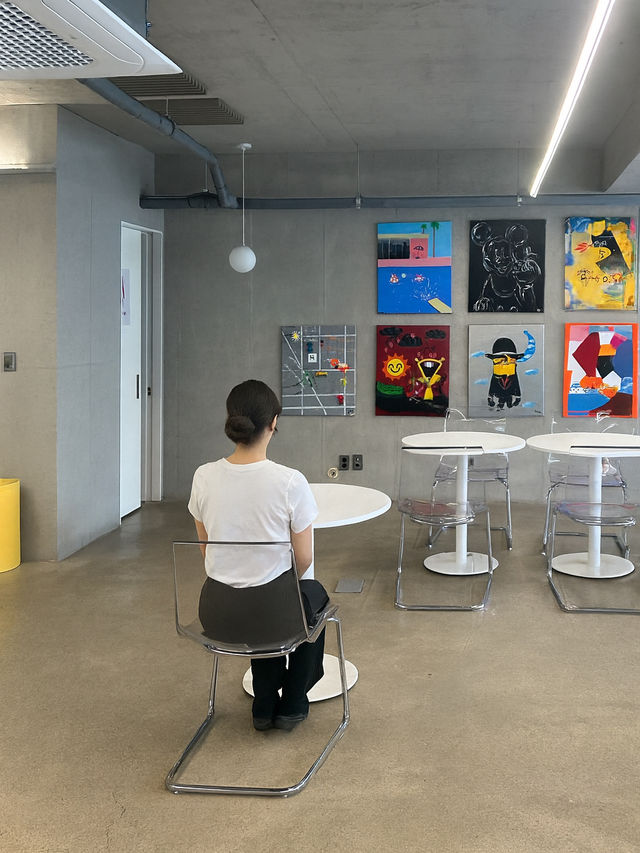 아기자기한 갤러리같은 분위기의 고품격 디저트 카페 🍀🤍 아기자기한 갤러리같은 분위기의 고품격 디저트 카페 🍀🤍