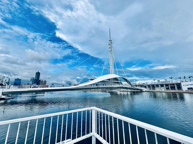 🌉「當藝術遇上海風,城市也開始呼吸。」 🌉「當藝術遇上海風,城市也開始呼吸。」