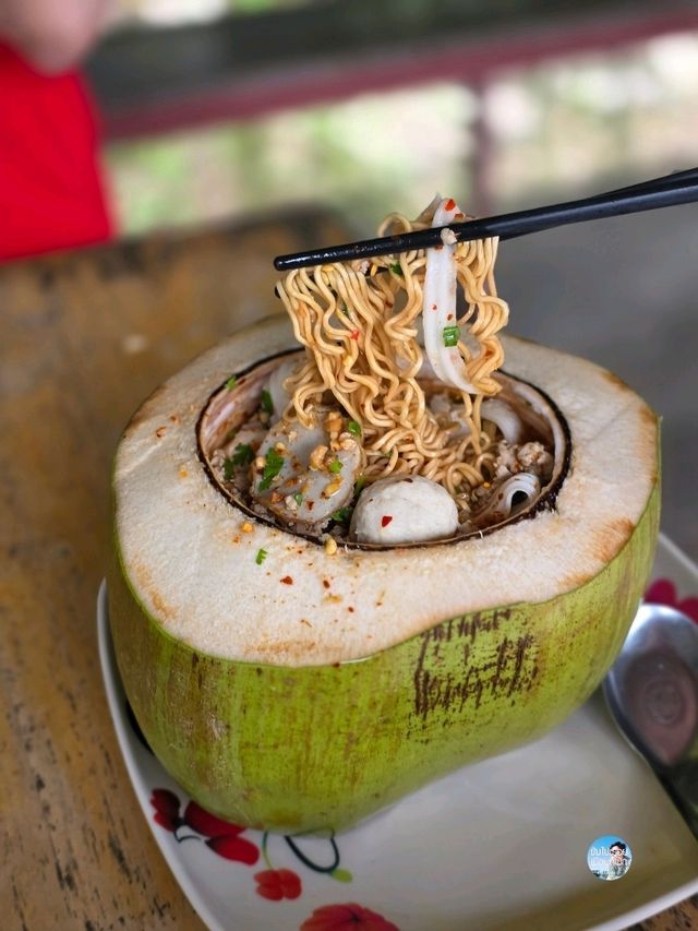 คุณย่า ก๋วยเตี๋ยวมะพร้าวอ่อน