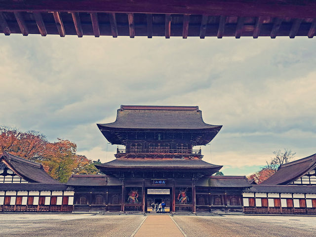 Zen & Symmetry: My Solo Visit to Zuiryūji, Takaoka