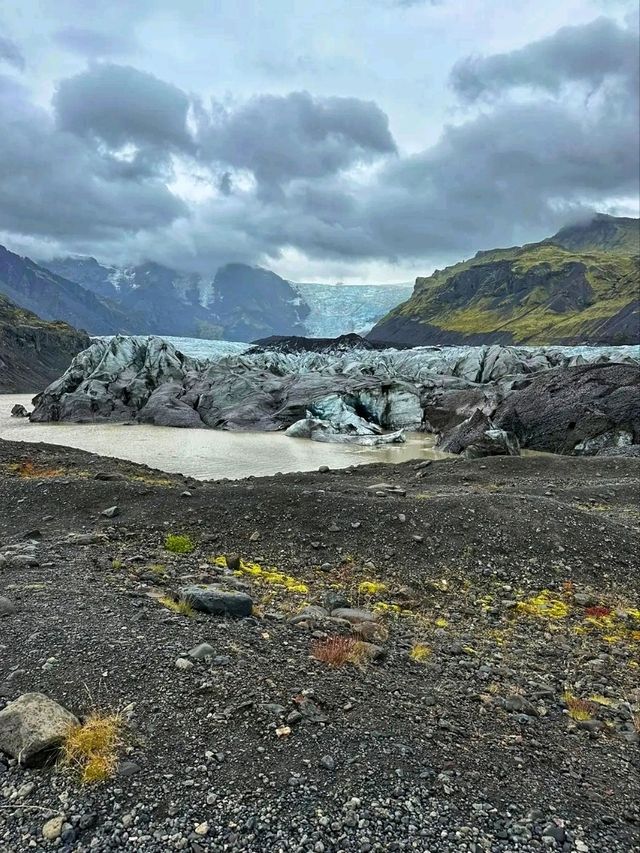 ❄️🩵 Svínafellsjökull Glacier – The Sapphire Giant of Iceland ❄️🩵 Svínafellsjökull Glacier – The Sapphire Giant of Iceland