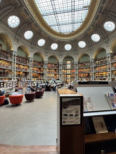 🌿 パリで最も静かな隠れた名所：フランス国立図書館🇫🇷 | Trip.com パリ