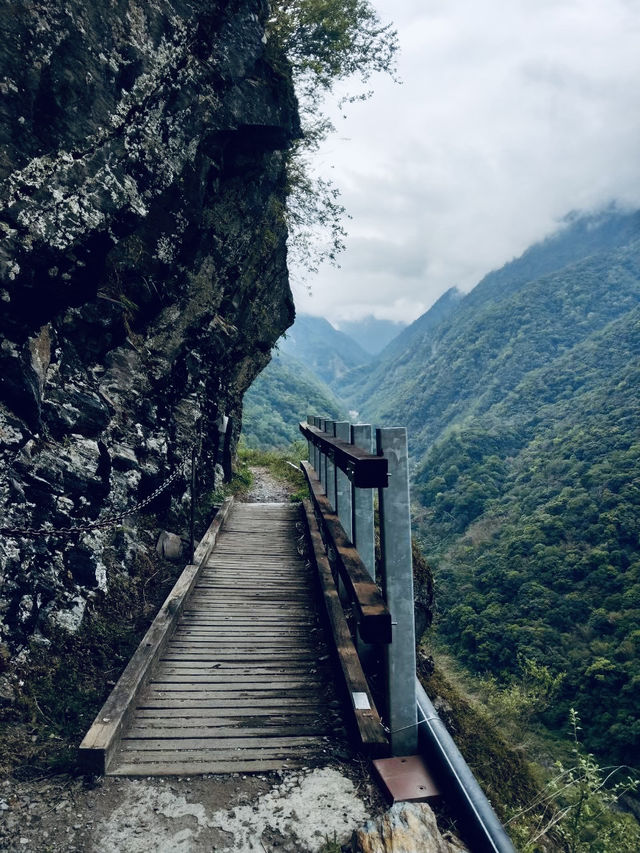 《八通關古道 •峽谷與瀑布的輕冒險》 《八通關古道 •峽谷與瀑布的輕冒險》