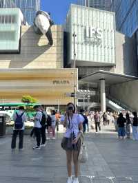 จุดถ่ายรูป “หมีแพนด้าเกาะตึก IFS” ที่เฉิงตู