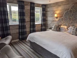 พักผ่อนอย่างมีสไตล์บนเกาะที่โรงแรมเฮบริดส์