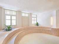 Guests consistently praise the exceptionally comfortable beds, crisp linens, and strong air-condi