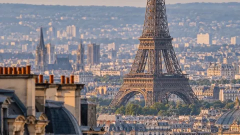 🗼 Eiffel Tower | Paris 🇫🇷

If you come to Paris and don't — traveler post in Paris