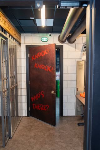 Внутри квест-комнаты «Бэтмен» от Escapology в Шенандоа