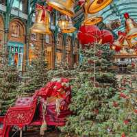 Regal Radiance: Christmas Decor at London