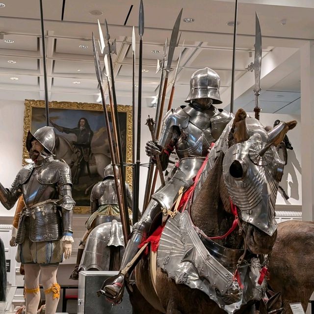 🏰 穿越歷史的武器時空！Leeds皇家軍械博物館的壯觀武器樓梯 🏰