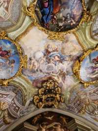 Beste pieces of modern art in Verona in a hidden building in the center!