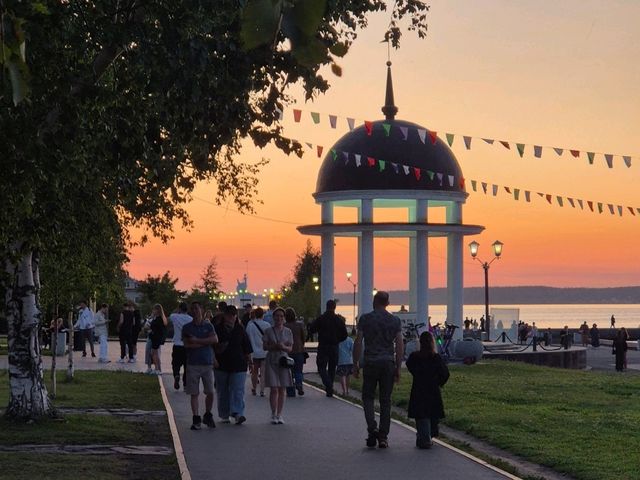 🌅 White Nights Magic in Karelia – Why You Must Visit Petrozavodsk’s Embankment This Summer
